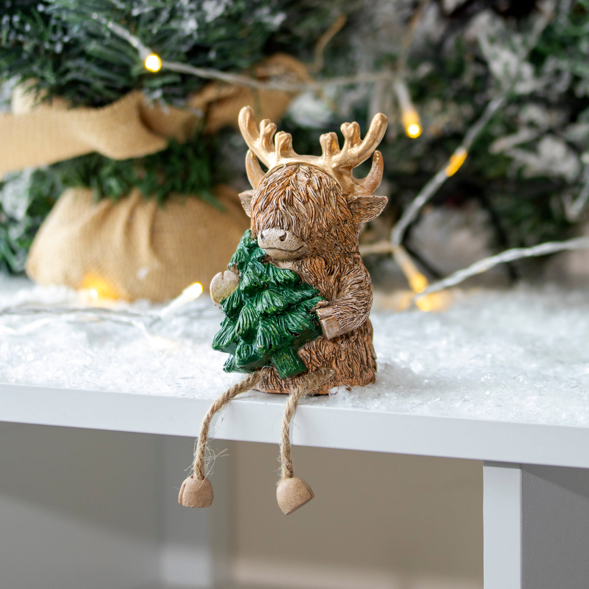 Christmas Santa Hugo Highland Cow Shelf Sitter With Tree