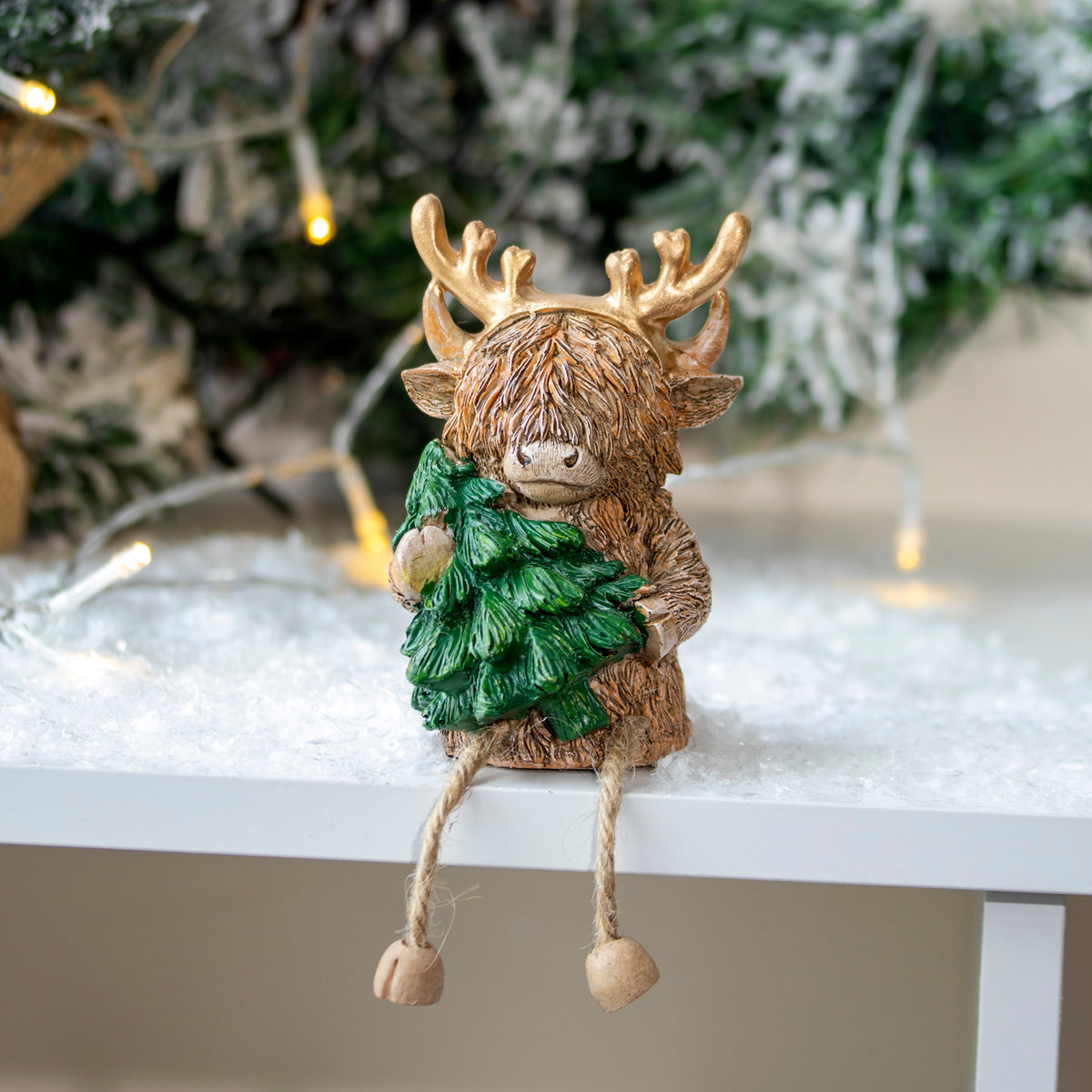 Christmas Santa Hugo Highland Cow Shelf Sitter With Tree