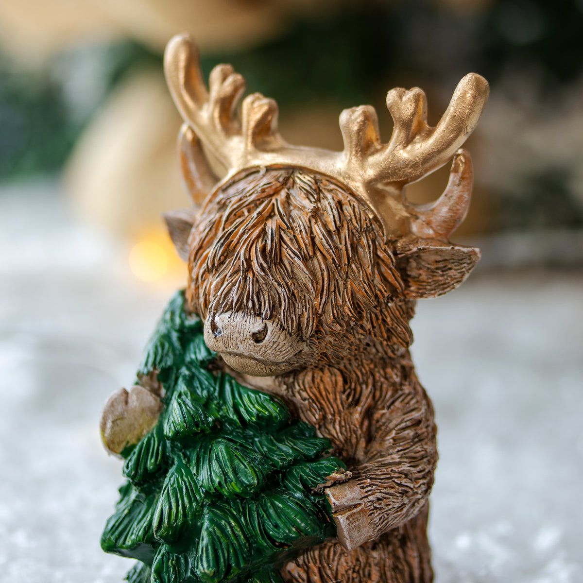 Christmas Santa Hugo Highland Cow Shelf Sitter With Tree