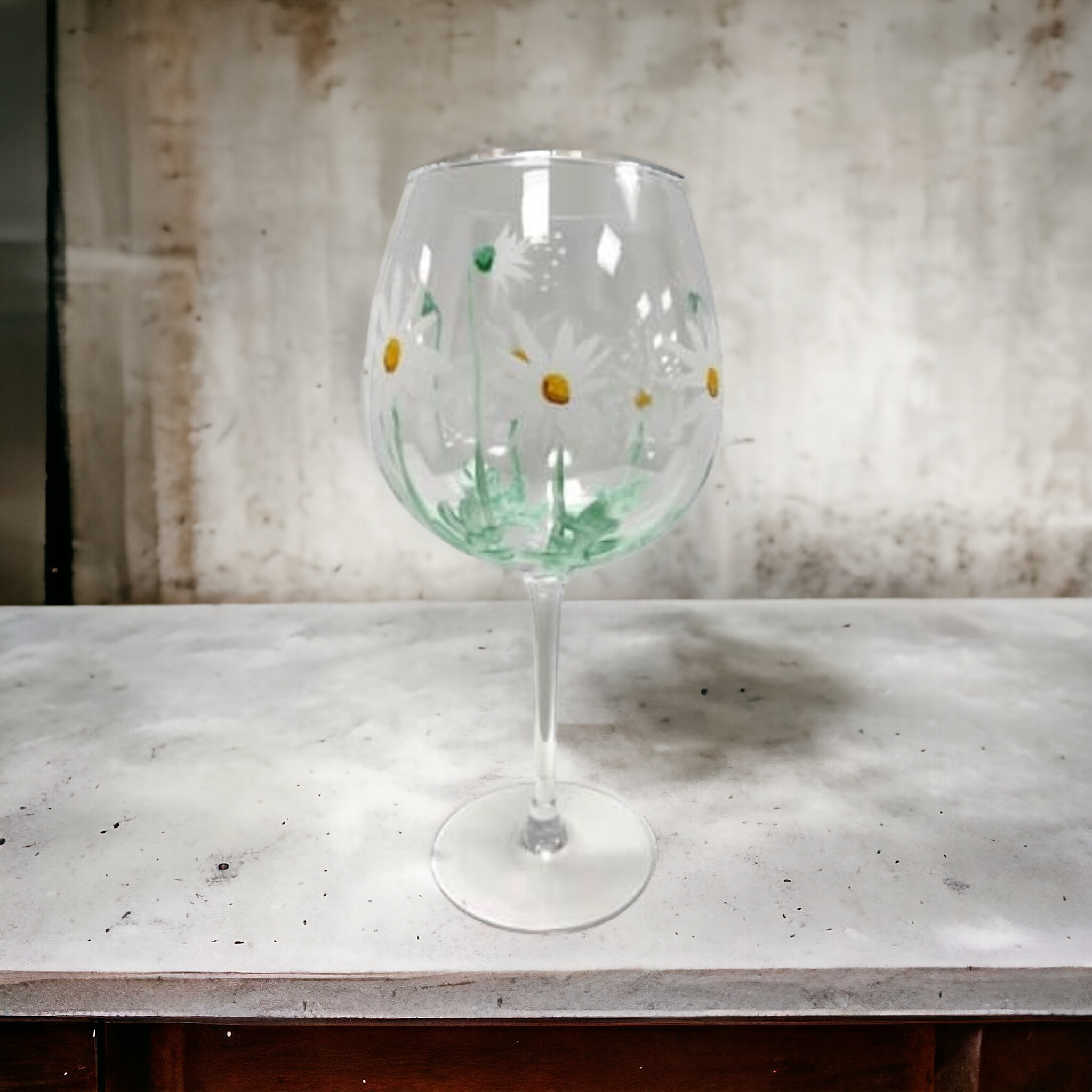 Daisy Hand Painted Wine Glass
