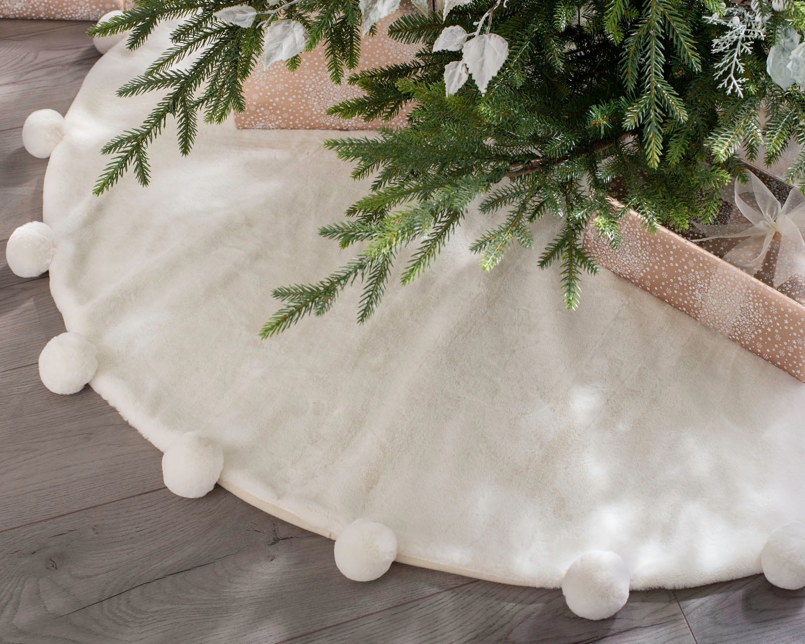 Fur Pom Pom Tree Skirt, Cream, 120 cm