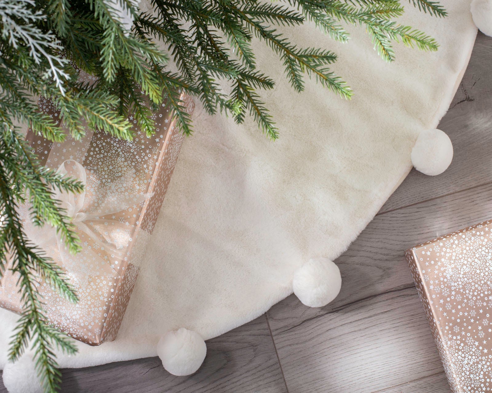 Fur Pom Pom Tree Skirt, Cream, 120 cm