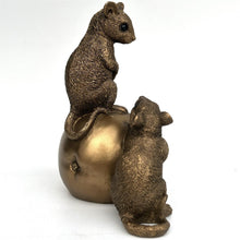 Load image into Gallery viewer, Bronze Mouse With Apple
