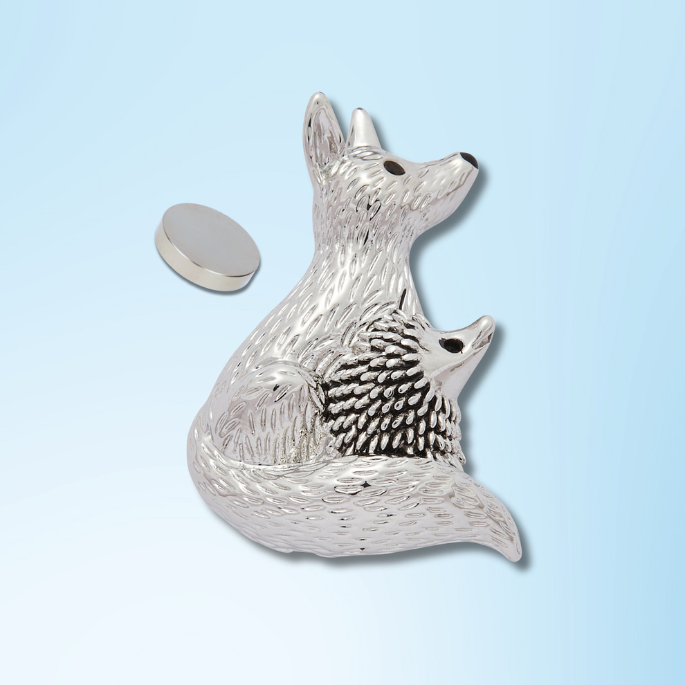Fox Under The Moon Magnetic Brooch + Gift Envelope - Friends Make The World