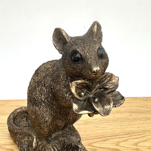 Load image into Gallery viewer, Bronze Mouse With Flower
