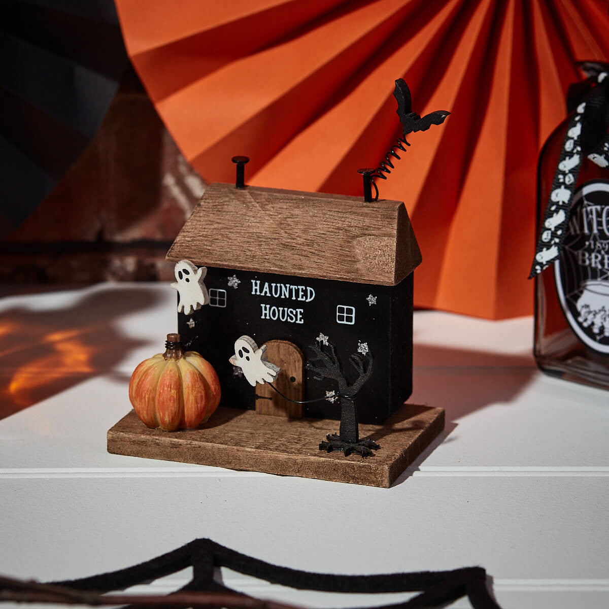 Wooden Haunted House With Ghosts & Pumpkins
