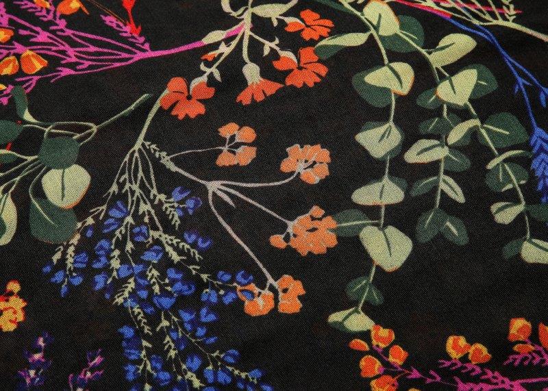 Autumn Leaves Scarf - Black