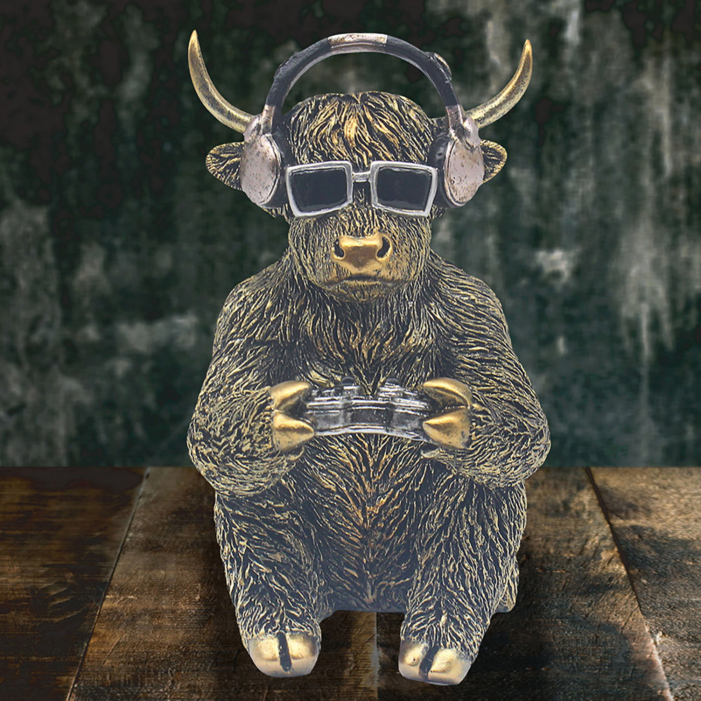 Highland Cow Dude Gamer