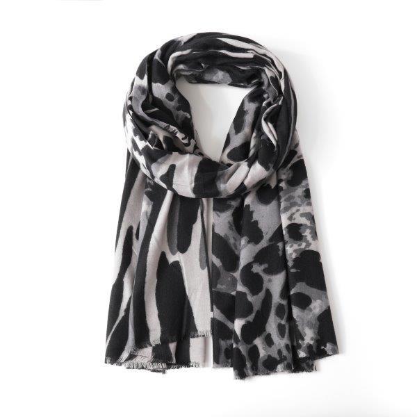Medium Leopard Print Scarf – Black - 20% Wool