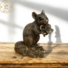 Load image into Gallery viewer, Bronze Mouse With Flower
