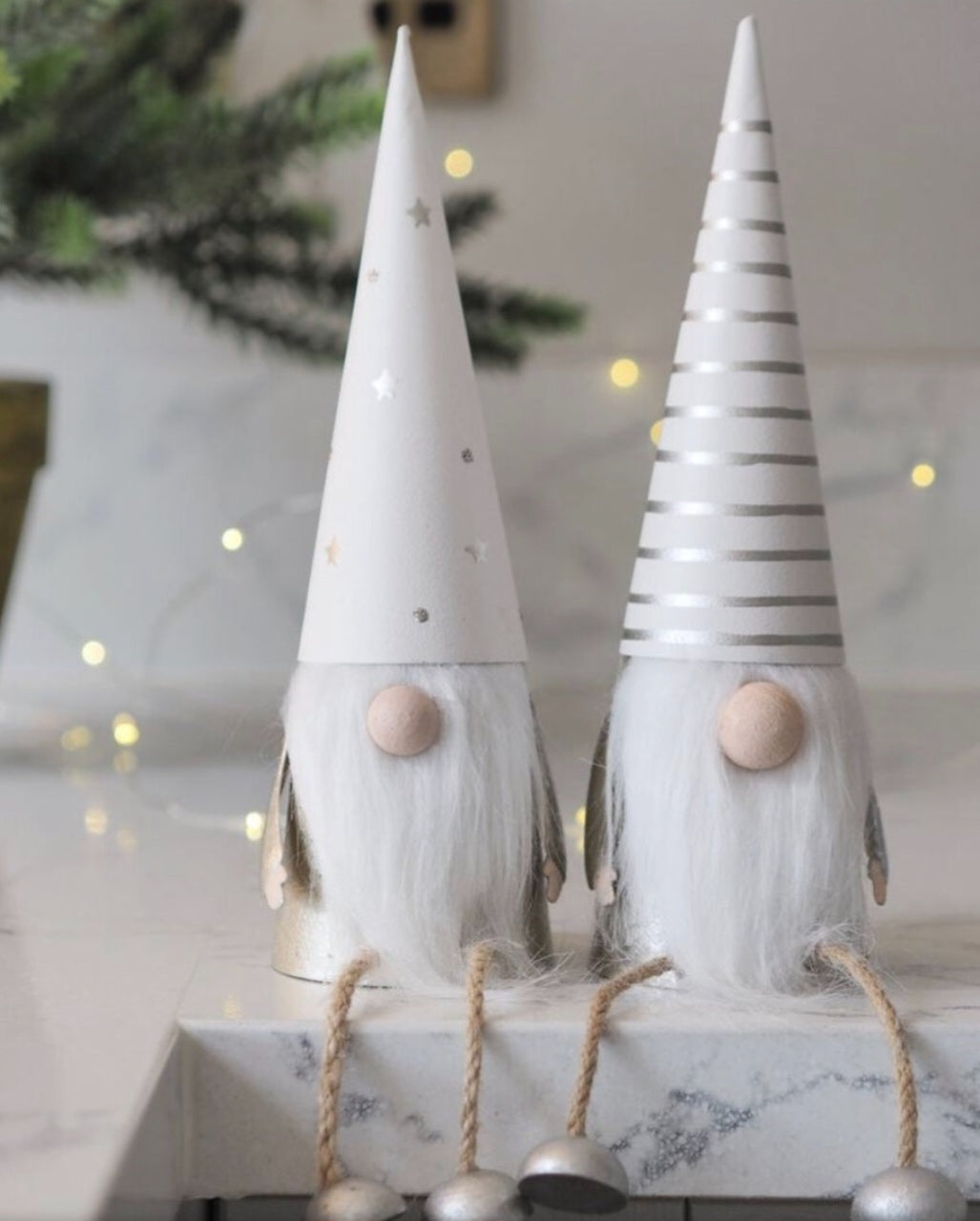 Sitting Silver & White Metal Gonks