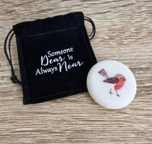 Load image into Gallery viewer, Robin Sentiment Rememberance Keepsake Stone Tokens
