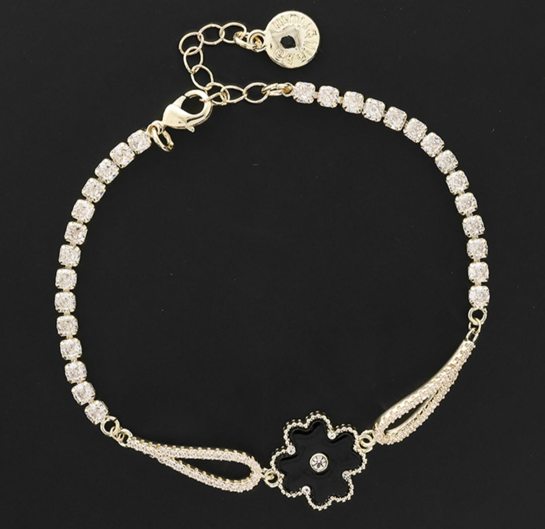 Clover Sparkle Mother of Pearl Gold Plated Bracelet