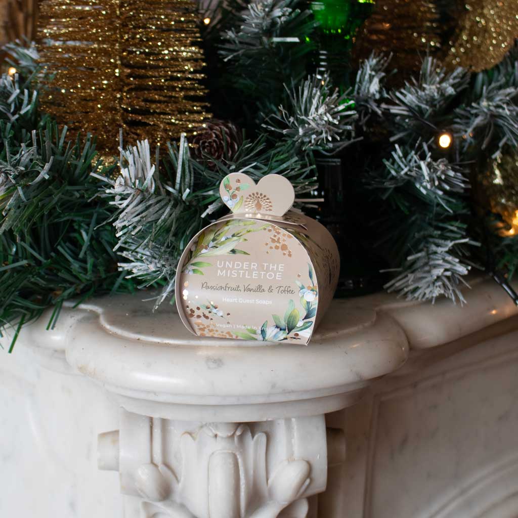 The English Soap Company - Christmas Tidings Under the Mistletoe Guest Soaps