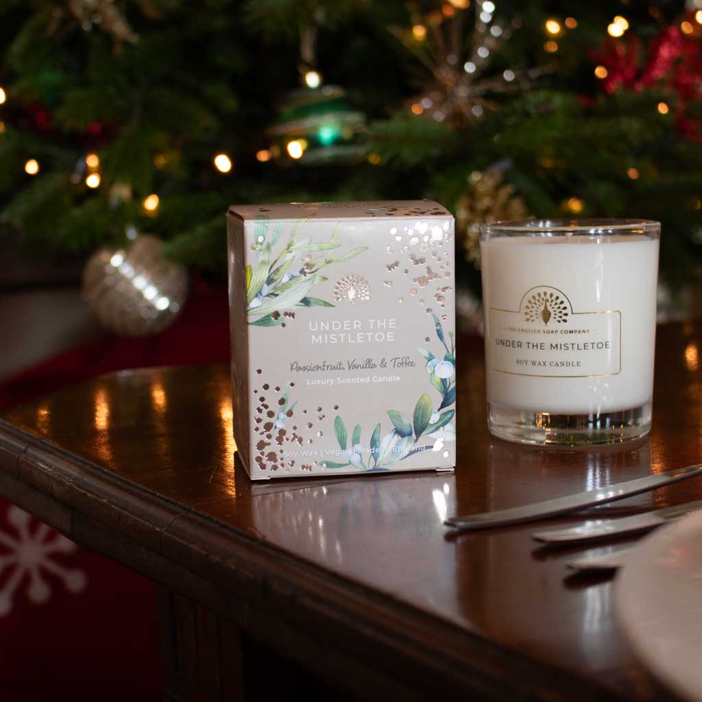 The English Soap Company - Christmas Tidings Under the Mistletoe Candle
