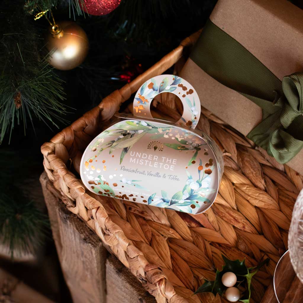 The English Soap Company - Christmas Tidings Under the Mistletoe Large Gift Soap