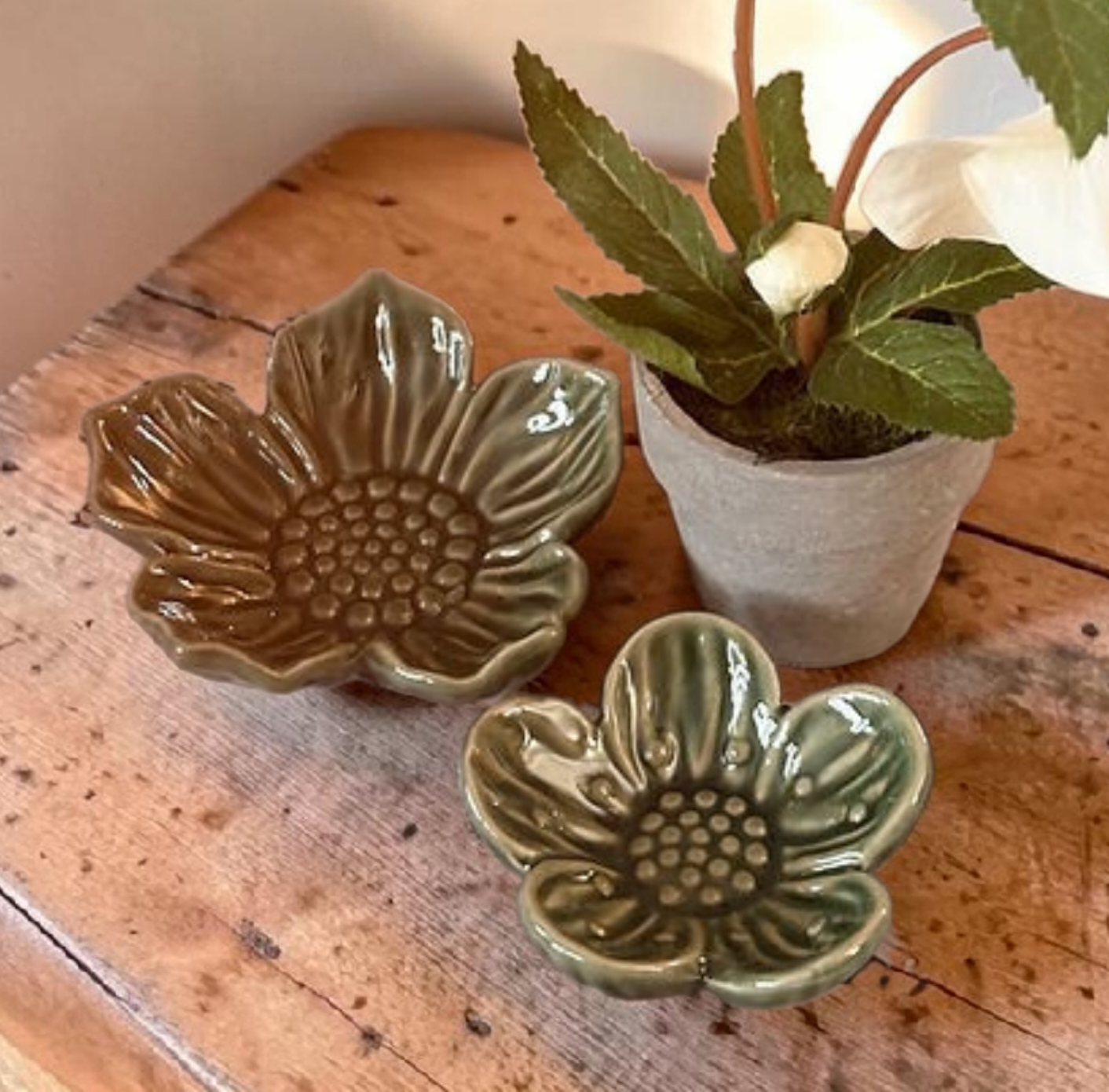 Set Of 2 Ornamental Green Flower Dishes