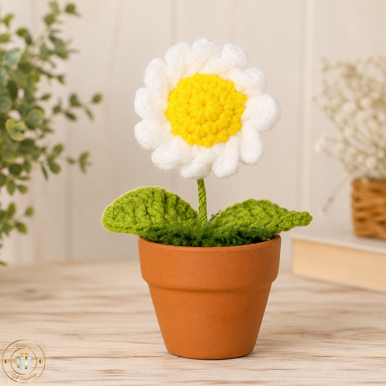 Handmade Crochet Daisy in Terracotta Pot – Decorative Yarn Flower Gift