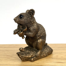 Load image into Gallery viewer, Bronze Mouse With Flower
