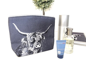 Highland Cow Cosmetics / Toiletries Bag