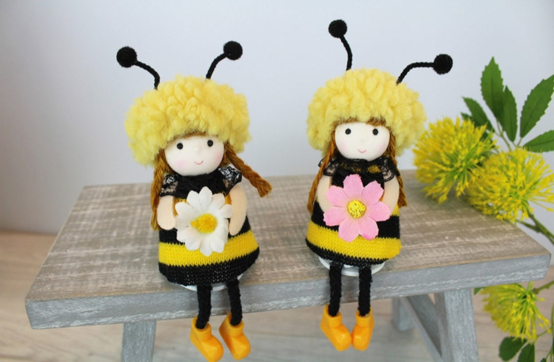 Bee Shelf Sitters
