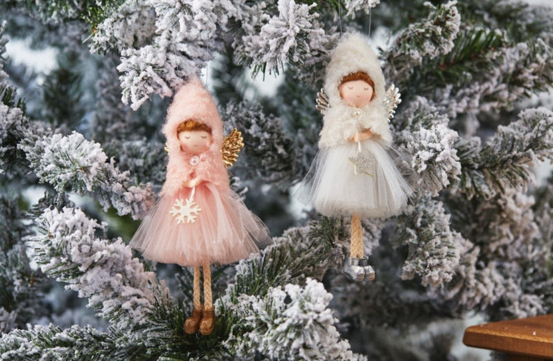 Fluffy Girls Hanging